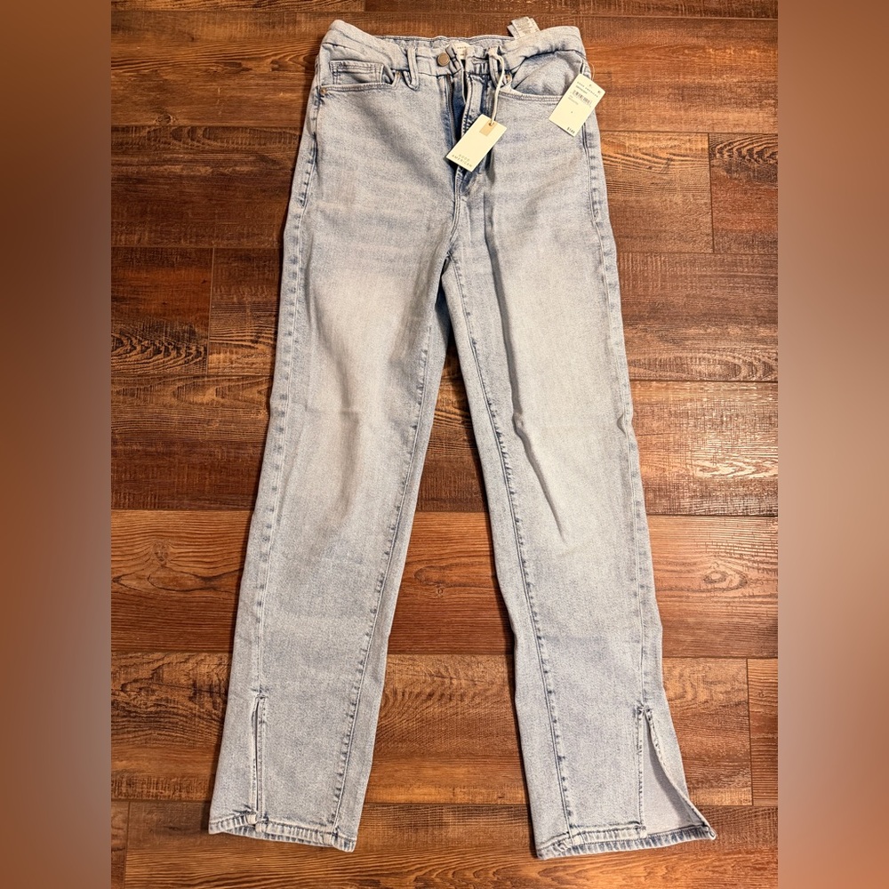 Good American Light Wash Straight Leg Jeans